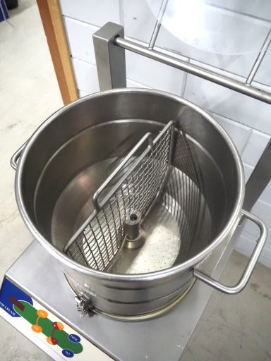 Amasadora móvil para nata Bakon