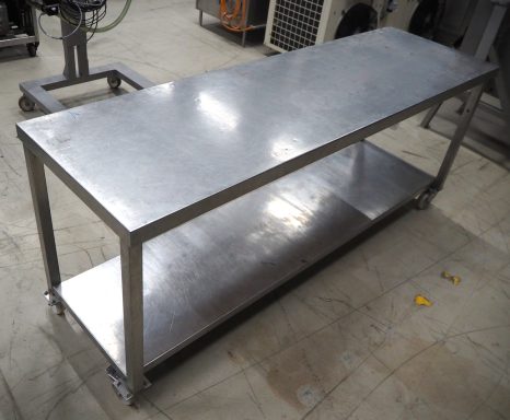 Mesa móvil de acero inoxidable con balda y ruedas